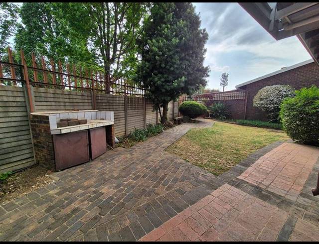 3 BEDROOM TOWNHOUSE FOR SALE IN BRACKENHURST